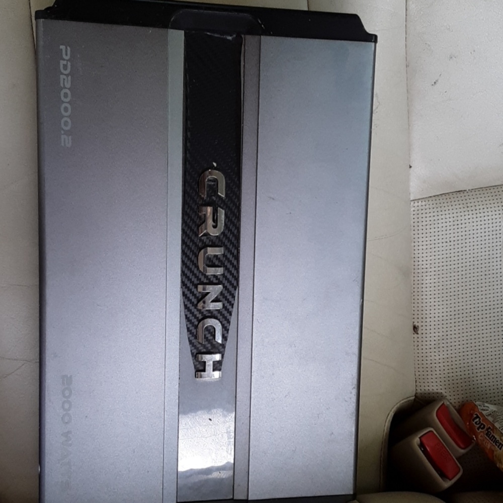 Crunch 2000 watts amp